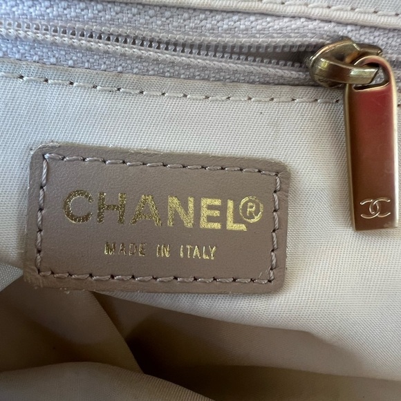 - Chanel Travelline Tote - Picture 4 of 12